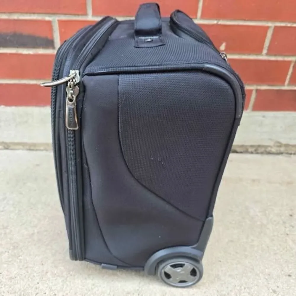 TravelPro Maxlite 4 Rolling Tote - Black